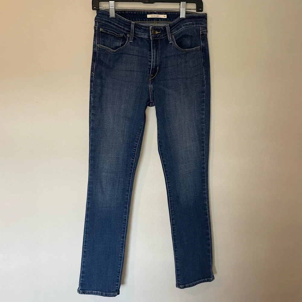 Women’s Levi Jeans - Picture 1 of 5